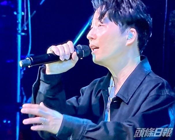 星野源表示去年結婚,算是過了波濤洶湧的一年。